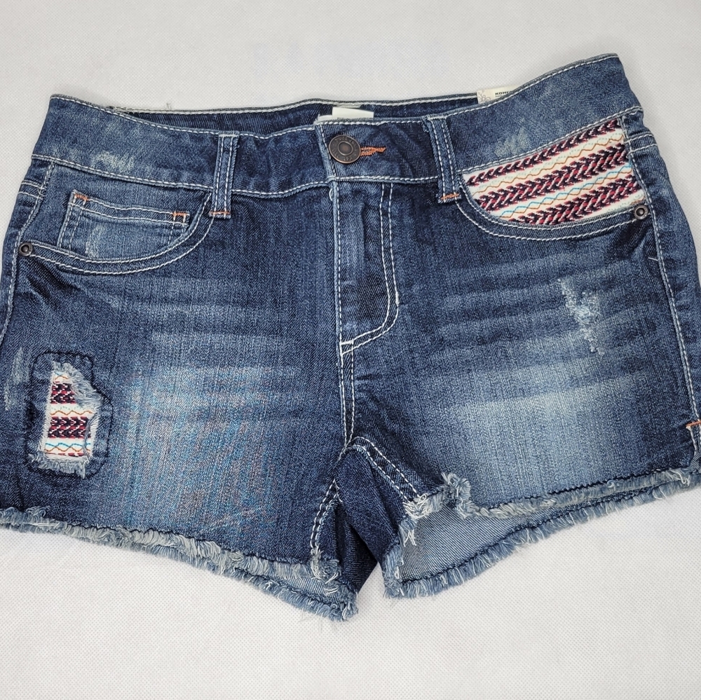 Mudd Embroidered Shorts - Picture 5 of 5